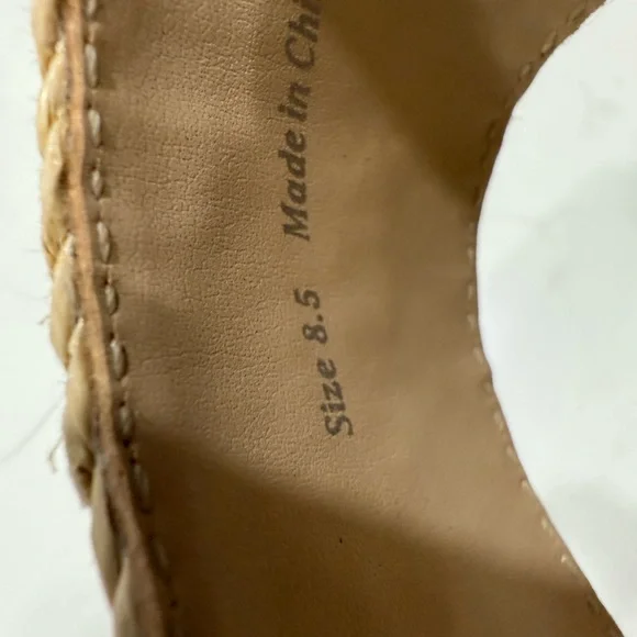 EUC – Dolce Vita Platform Sandals – Size 8.5 - Picture 6 of 6